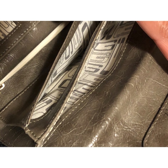 Guess Wallet - Picture 8 of 8